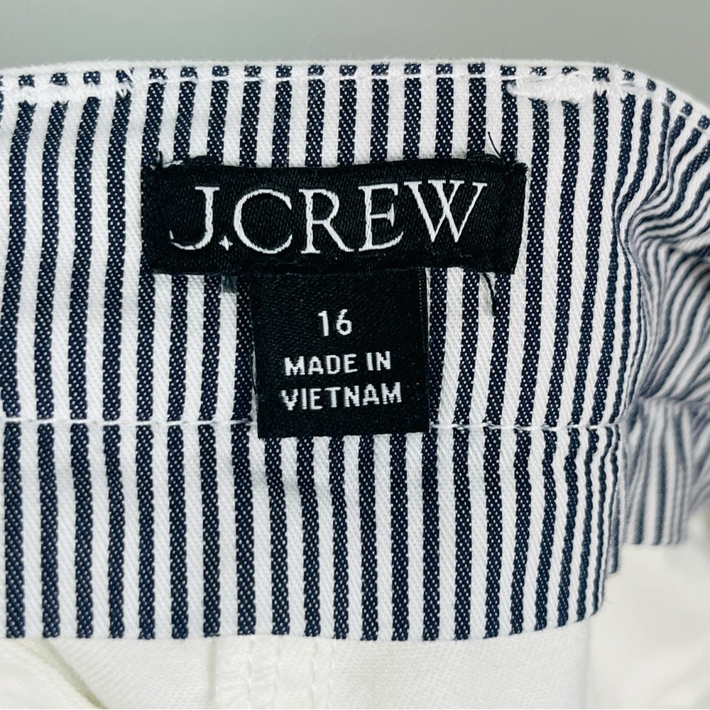 J.Crew white 5" pleated heritage chino cotton blend shorts, size 16. - Picture 5 of 7